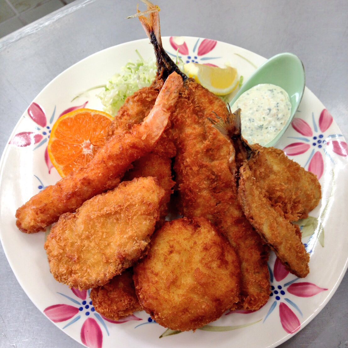 ミックスフライ定食 【日替わりメニュー】